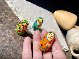 Novelty beads perfect for beading projects or as little doll statues. Made from lightweight wood and hand painted in the style of babushka dolls but with an Indian twist, our wood beads are great gifts for kids. Light enough to be worn as earrings. Perfect for a jewellery project. Height 2.6 cm, width 1.5 cm