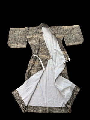 Vintage 1960's Japanese kimono, silk with cotton lining, geometric blue pattern ona cream background. Near mint condition.