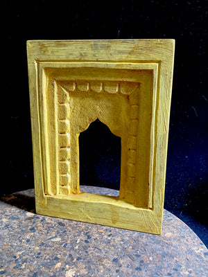 Small carved jharokha frames. Complete with hanging point at the back and a recessed edge to add a mirror or picture. Measurements: outside frame 20 x 15 cm, depth 2.5 cm. Inside window 7.5 (at high point) x 6 cm