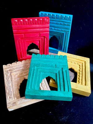 Small carved jharokha frames. Complete with hanging point at the back and a recessed edge to add a mirror or picture. Measurements: outside frame 20 x 15 cm, depth 2.5 cm. Inside window 7.5 (at high point) x 6 cm