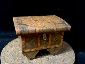 Vintage Indian jewellery box on wheels. Originally designed to be a children's toy, small jewelry box or trinket box. Rosewood, covered in embossed brass with copper strap highlights. A lovely old jewellery chest. Circa 1920. Handmade in India. Measurements: length 18 cm x depth 13 cm, height 13 cm.