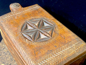 A large, heavy old Indian spice box with carved top and swivel lid. Teak. The weight of this box is just over 3 kg. Three compartments. This would make a lovely trinket box, key box, jewellery, watch or cufflink box. Circa 1880 - 1920. Handmade in southern India. Length 32 cm, width 17.5 cm, height 11.5 cm.