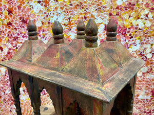 Solid timber shrine, nicho or display box, with three sections or bays,  beautifully carved and finished on three sides and inside with carved pillars, solid wood back, stepped up footing and peaked roof with finial. Most likely teak. Dates from the 1950-60s, southern India. Height 47.5 cm, depth 25 cm, width 38 cm