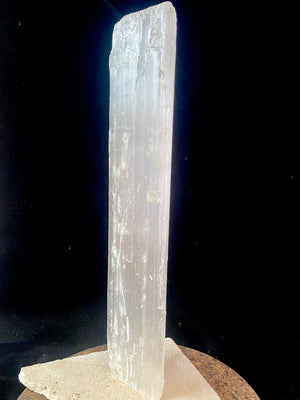 Very large single selenite crystals