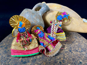 Key rings featuring beloved Hindu gods Krishna and Radha. Hand crafted in India from scraps of silk and cotton, they are very eco-friendly. Perfect for kids or as wedding favours. Length 8 cm