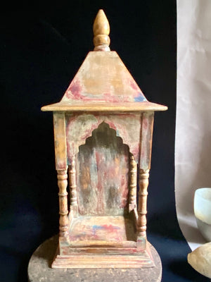 Solid timber shrine, nicho or display box, beautifully carved and finished on three sides with carved pillars, solid wood back, stepped up footing and peaked roof with finial. Most likely teak. Vintage, dating from the 1950-60s, southern India. Height 54 cm, depth 21 cm, width 23 cm