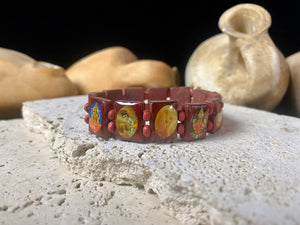 Simple, lightweight and fun, this elasticised bracelet is made up of small panels that feature images of various Hindu gods, including Lakshmi, Ganesh, Krishna and more. This is a great one for the kids, or if you'd simply like some universal protection.  Measurements: Panels 1.2 x 1.5 cm, inside bracelet circumference 15 cm.