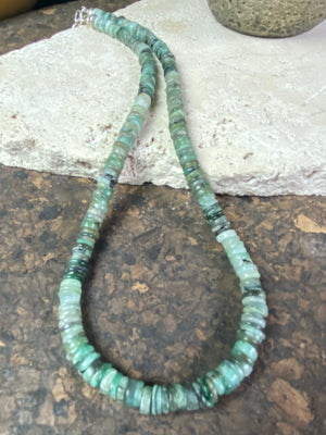 Heshi cut natural emerald necklace features sterling silver findings and a hook clasp.  These colour graduated emeralds are of every imaginable shade of green, ranging from pale to dark, from clear to cloudy. Length 45 cm
