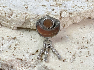 Antique amulet representing Shiva through its depiction of the upturned crescent moon. In the style of Kundan jewellery, glass over a coating of gold or copper. 19th century in age or older. High grade silver, northern India. This is a beautiful, old pendant. Height 3.2 cm, height of pendant 1.4 cm, width 1.5 cm