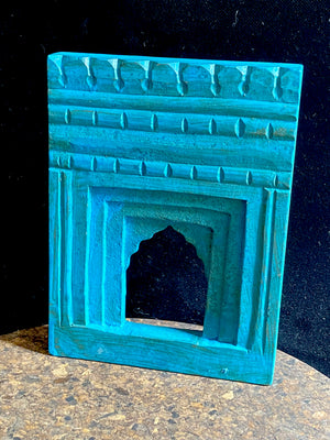 Small carved jharokha frames. Complete with hanging point at the back and a recessed edge to add a mirror or picture. Measurements: outside frame 20 x 15 cm, depth 2.5 cm. Inside window 7.5 (at high point) x 6 cm