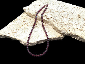 Simple garnet choker featuring facet cut garnet beads and sterling silver findings. Length 38 cm.