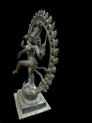 Vintage bronze midsize statue of Lord Shiva Nataraj. Gujarat, early to mid 20th century. Measurements: height 34 cm, width 26.5, depth 11.5 cm, weight 3.85 kg