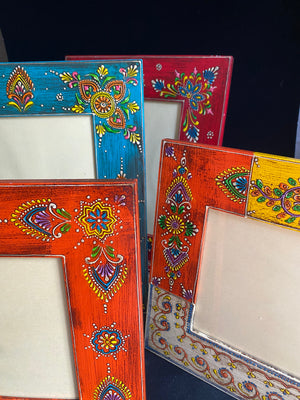 <p>Bright, hand painted picture frame with glass inset window. Set it vertically or horizontally depending on the size of your picture. Hand made in India.</p> <p>Measurements: Outside frame 25 x 20 cm, inside window 14 x 9 cm</p>