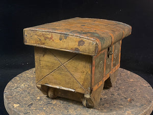 Vintage Indian jewellery box on wheels. Originally designed to be a children's toy, small jewelry box or trinket box. Rosewood, covered in embossed brass with copper strap highlights. A lovely old jewellery chest. Circa 1920. Handmade in India. Measurements: length 18 cm x depth 13 cm, height 13 cm.