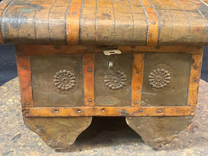 Vintage Indian jewellery box on wheels. Originally designed to be a children's toy, small jewelry box or trinket box. Rosewood, covered in embossed brass with copper strap highlights. A lovely old jewellery chest. Circa 1920. Handmade in India. Measurements: length 18 cm x depth 13 cm, height 13 cm.