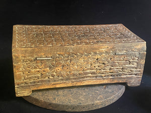 A lovely old Indian box, fully carved on all sides including the back. Made from teak. This would make a lovely trinket box, key box, jewellery, watch or cufflink box. Circa 1880 - 1920. Handmade in southern India. Measurements: length 30.5 cm  x depth 15 cm, height 12 cm.