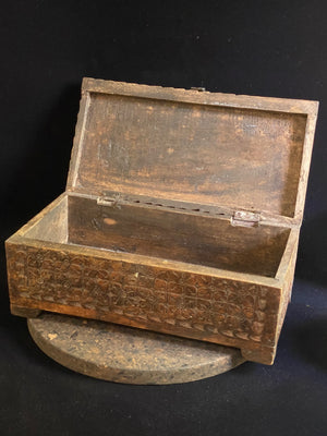 A lovely old Indian box, fully carved on all sides including the back. Made from teak. This would make a lovely trinket box, key box, jewellery, watch or cufflink box. Circa 1880 - 1920. Handmade in southern India. Measurements: length 30.5 cm  x depth 15 cm, height 12 cm.