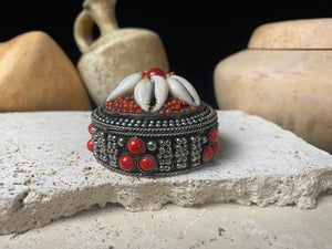Small round pill or trinket boxes. Metal with bead and cowrie shell decoration. Tight fitting lid. Velvet lined, including inside the lid. These are perfect trinket boxes for kids, and would also make a very nice jewellery presentation box for gifting jewellery.  Measurements: 5.5 cm (2.25") diameter, height 5 cm (2")