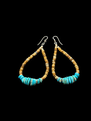 Long and beautiful graduated natural Arizonian turquoise with rondel cut jasper beads. The earrings are finished with sterling silver. Length 9 cm