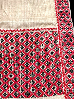 Hand loomed vintage muga silk sari shawl, Purchased from Sualkuchi Village, Assam in 2002. 00% muga silk with a rich tribal Assamese pattern woven in cotton and silk.