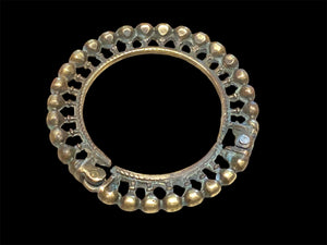 Antique Naga bangle. Bronze, early 20th century. Inside diameter 5.5 cm, inside circumference 18 cm. Rigid, cannot be opened.