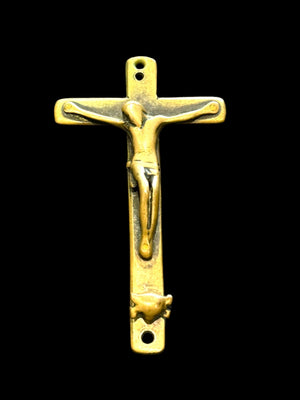 Late 19th C Italian crucifix. Brass, rubbed. Naples, Italy. Christ on cross with skull and crossbones below, representing Adam’s skull. H 6.6 cm, W 3.7 cm