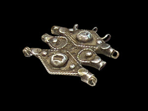Antique Tunisian pendant with 3 bails and tubular fittings at back for stringing onto a necklace. High grade silver, 19th century. Height 3.8 cm, width 4 cm