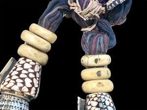 Bontoc woman’s belt (akusan). Cloth, shell, bone. Early 20th century. Bontoc people, Bontoc region, Philippines. Length 91 cm, length of longest shell 6.5 cm