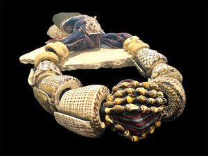 Bontoc woman’s belt (akusan). Cloth, shell, bone. Early 20th century. Bontoc people, Bontoc region, Philippines. Length 91 cm, length of longest shell 6.5 cm