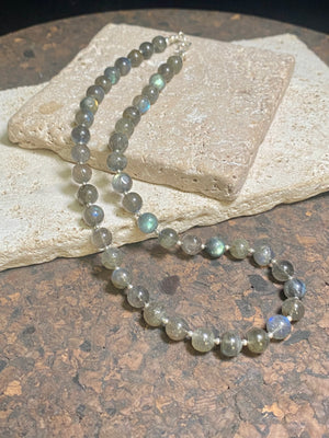 Beautiful labradorite necklace made from round labradorite beads highlighted with fine sterling silver beads designed to highlight the iridescent quality of the stone. Our necklace is strung on premium stringing material and is finished with a sterling silver hook clasp and findings. Measurements: length 43 cm (16.8")