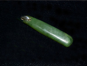jade jewellery, maori jade kuru pendant, jade and silver pendant, nephrite jade pendant