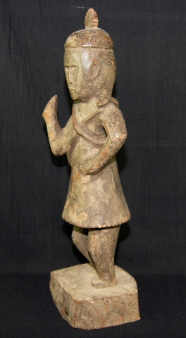 Naga antique tribal statue, an ancestor figure with right hand raised in protection, head adorned with plumed cap. Two snakes are wrapped around the torso, their heads resting on the shoulders, dressed in a fringed kirtle. 19th C or earlier, well preserved with an aged patina. Height 56 cm, width 16.5 cm, depth 15 cm