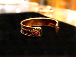 Men's cuff bracelets. in solid copper. Simple, elegant and expensive looking. These high quality, handmade bracelet cuffs come in several beautiful designs