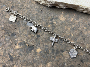 Sterling silver charm bracelet with 6 charms including elephant, dragonfly and seashell, with room to add more charms. With extension chain. Length 17.5 cm, with extension chain 22 cm