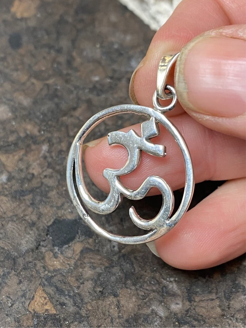 A beautiful, simple sterling silver Om pendant, length 3.5 cm