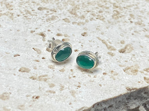 Emerald silver ear studs