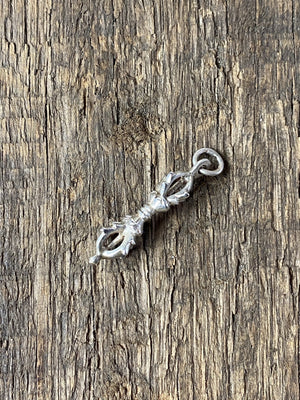 Detailed sterling silver dorje pendant 3.2 cm in length