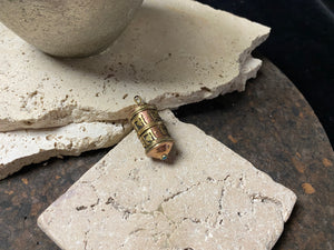 These copper and brass prayer boxes or amulets are designed to be worn as a pendant, or added to a keyring. Contains a prayer scroll withthe mantra to the Compassionate Buddha Om Mani Padme Hum , 4.5 cm length