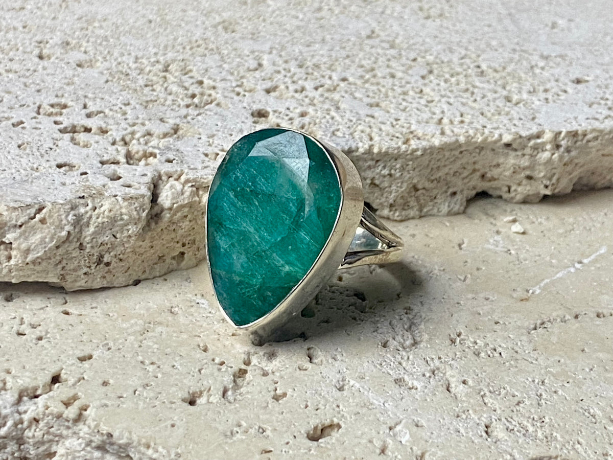 Our large facet cut emerald is set in a simple sterling silver bezel to show off the beauty and size of the stone, which is frankly huge. And it's a beautifully even, deep coloured stone as well. This is a statement ring that can be worn be either men or women.  Measurements:  Emerald 2.5 x 1.7 cm Size 8.5 | 18.75 mm