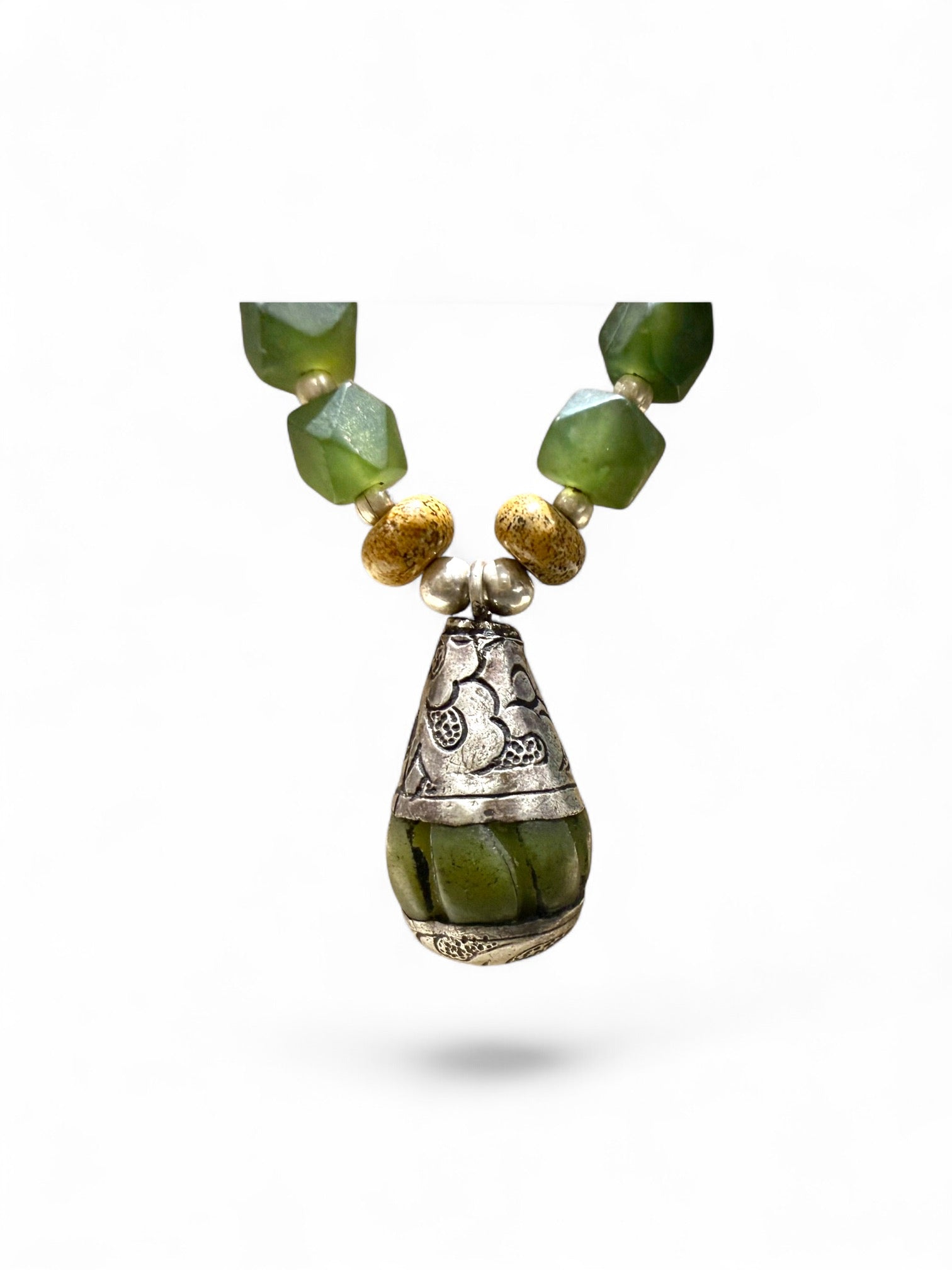 Vintage sea green Afghan serpentine, jasper and silver, with a central Nepali pendant, finished with sterling silver. Measurements: length 51.5 cm