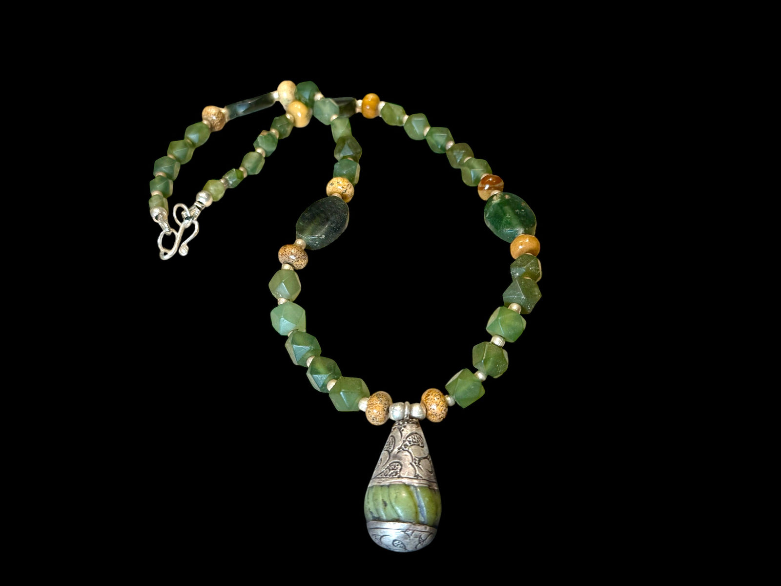 Vintage sea green Afghan serpentine, jasper and silver, with a central Nepali pendant, finished with sterling silver. Measurements: length 51.5 cm