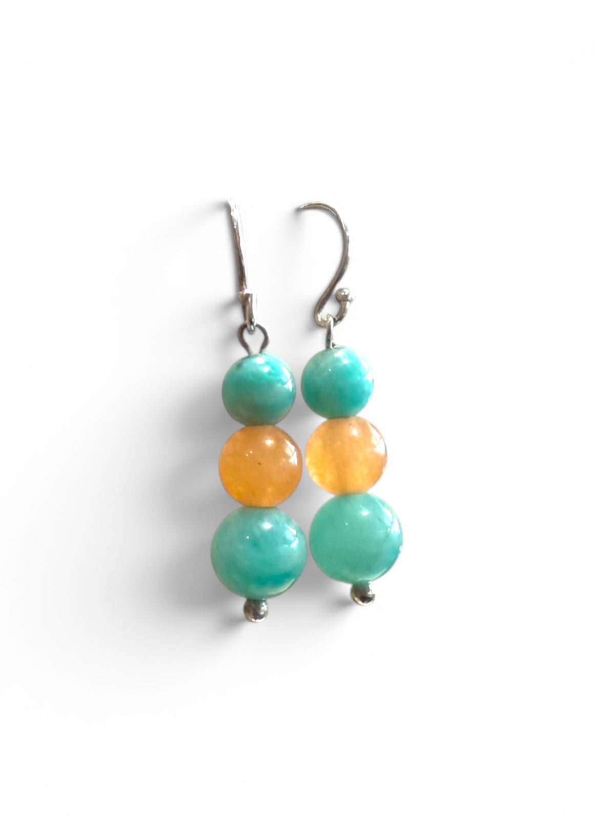 Elegant amazonite and red aventurine earrings with sterling sterling silver detailing and hooks. Light and easy to wear all day long. Length 3 cm