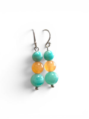 Elegant amazonite and red aventurine earrings with sterling sterling silver detailing and hooks. Light and easy to wear all day long. Length 3 cm