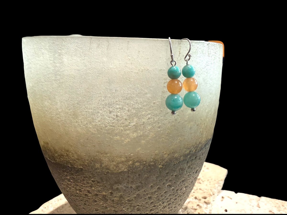 Elegant amazonite and red aventurine earrings with sterling sterling silver detailing and hooks. Light and easy to wear all day long. Length 3 cm