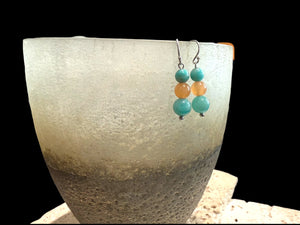 Elegant amazonite and red aventurine earrings with sterling sterling silver detailing and hooks. Light and easy to wear all day long. Length 3 cm
