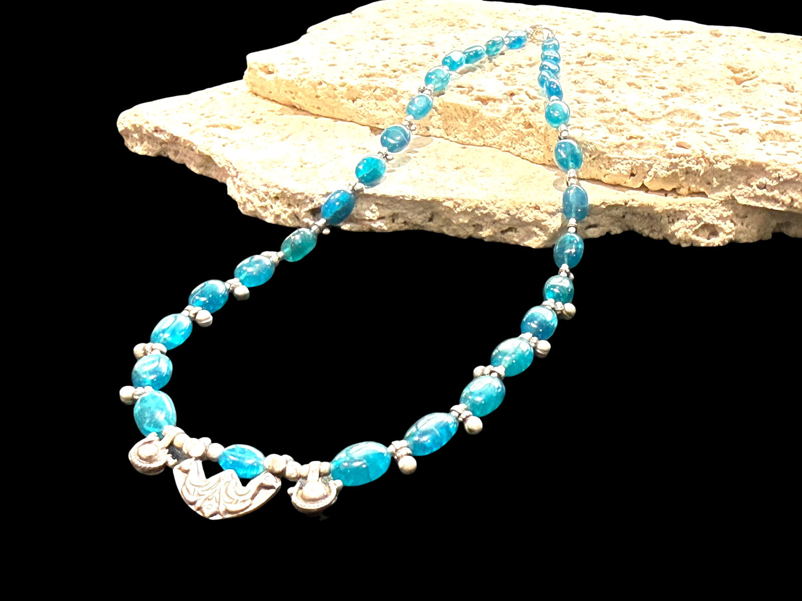 Deep blue apatite beads meet vintage Indian silver. Boulder-cut stones graduated and highlighted with silver accents, sterling silver hook clasp. Length 52 cm