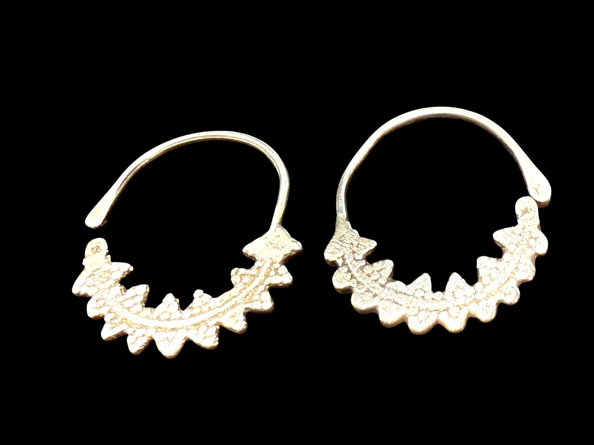 Berber open hoop earrings with ornamented crescent edged with trefoil projections. High grade silver. Tunisia. Early 20th C. Height 4.1 cm, width 3.7 cm
