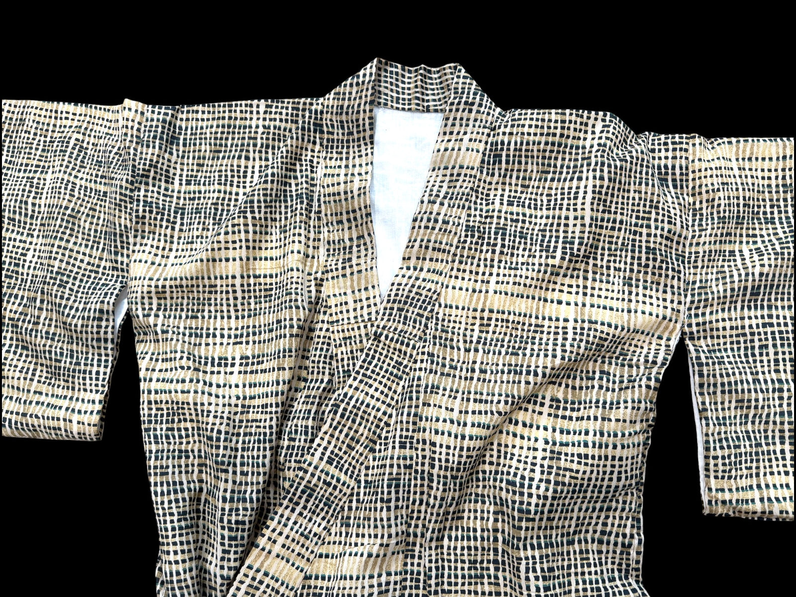 Vintage 1960's Japanese kimono, silk with cotton lining, geometric blue pattern ona cream background. Near mint condition.
