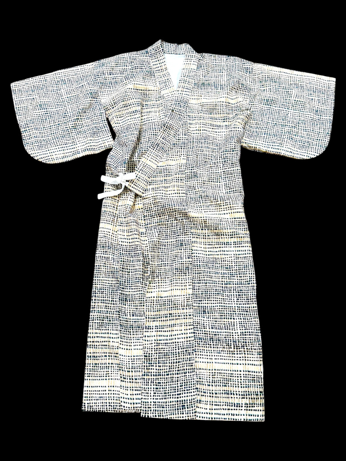 Vintage 1960's Japanese kimono, silk with cotton lining, geometric blue pattern ona cream background. Near mint condition.