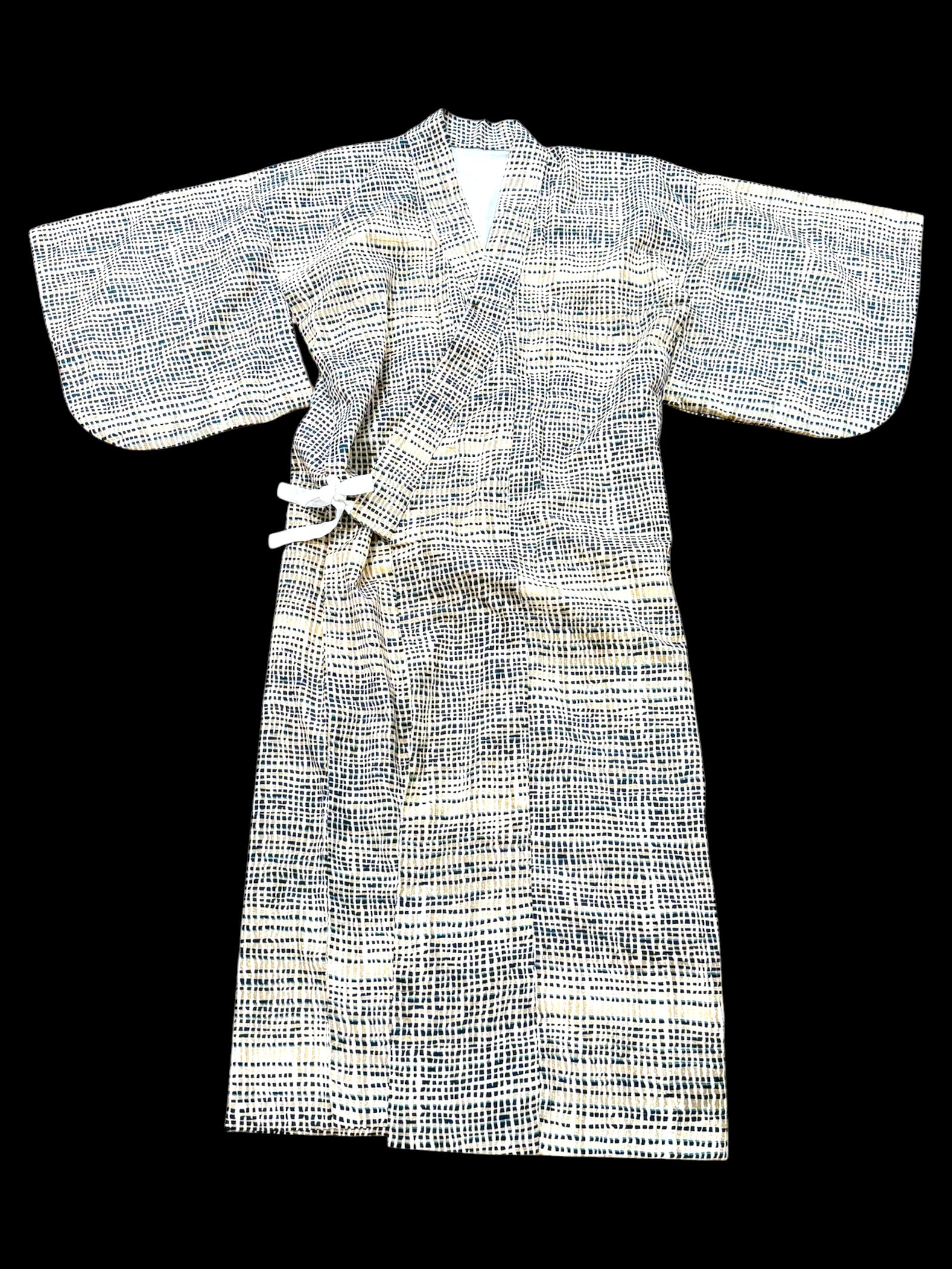 Vintage 1960's Japanese kimono, silk with cotton lining, geometric blue pattern ona cream background. Near mint condition.